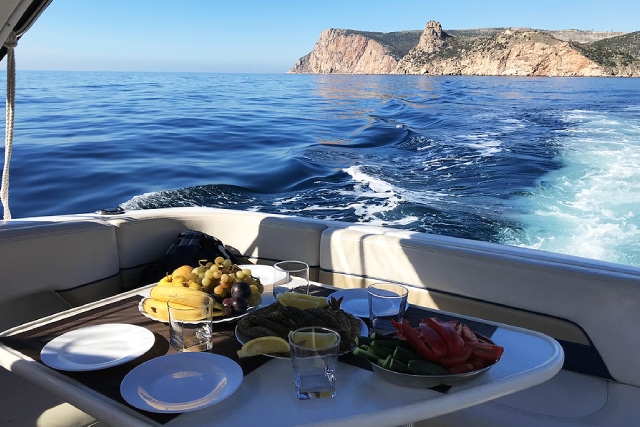 4 Best Dishes To Enjoy With Your Family On A Yacht 4 Private Boat Charter, Private Boat Charter Singapore