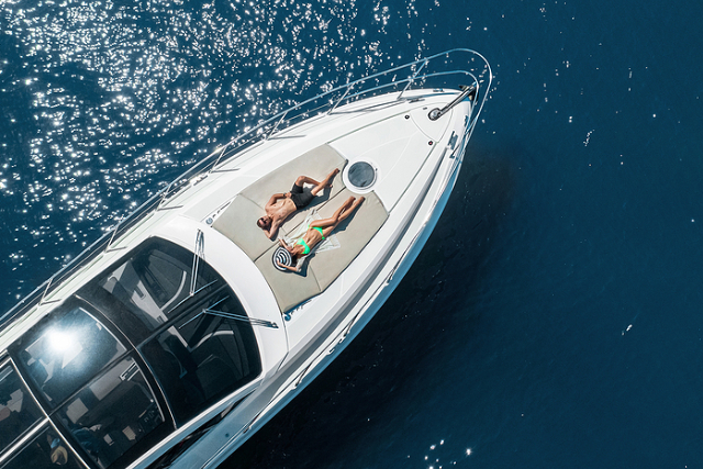 Yacht Adventures: The Lowdown On Tipping After Voyages 7 Yacht Adventures: The Lowdown On Tipping After Voyages