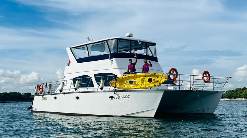 Singapore Yachts Charter v2 4 maximum main photo